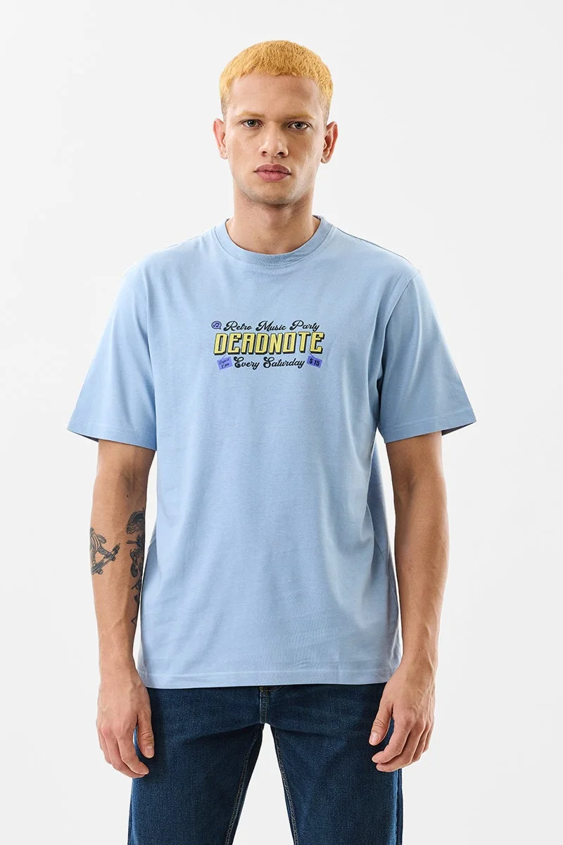 سنيتش تيشيرت قطن بقصة عادية بلون أزرق فاتح بطبعة